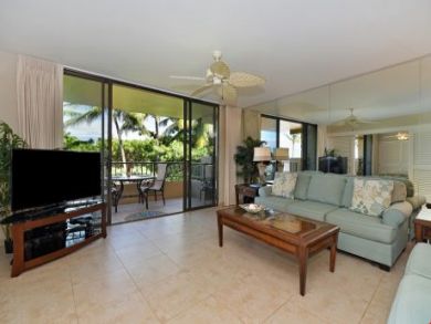 Ocean Views Updated Unit with Lanai and World Class Beach