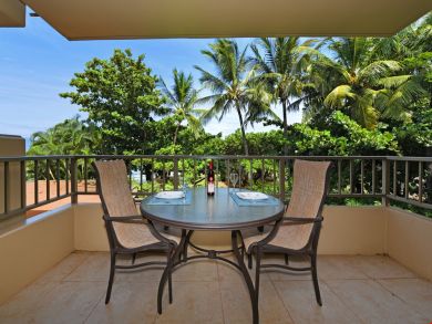 Ocean Views Updated Unit with Lanai and World Class Beach