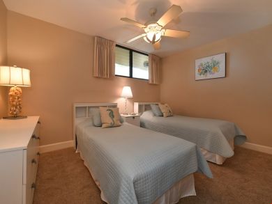 Ocean Views Updated Unit with Lanai and World Class Beach