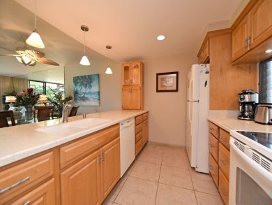 Ocean Views Updated Unit with Lanai and World Class Beach