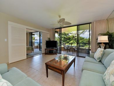 Ocean Views Updated Unit with Lanai and World Class Beach