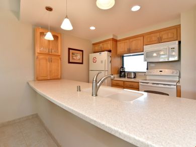 Ocean Views Updated Unit with Lanai and World Class Beach