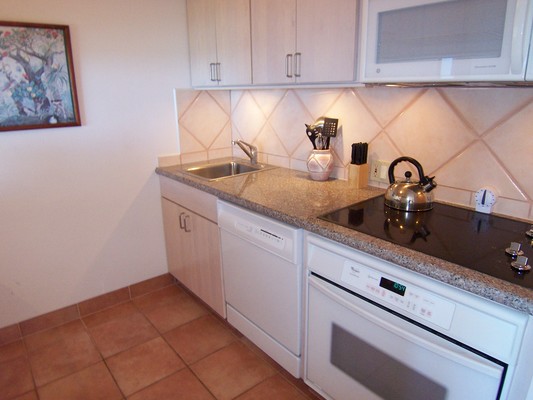 Full kitchen