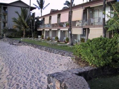 Lahaina rental condo on the beach
