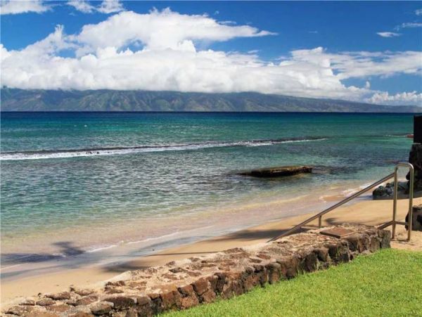 Oceanfront Two Bedroom Lahaina Vacation Condo Sleeps 6
