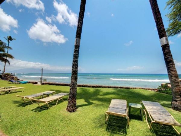 Oceanfront Two Bedroom Lahaina Vacation Condo Sleeps 6