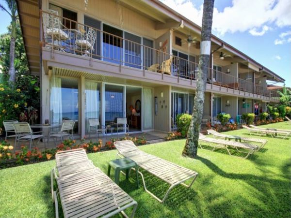 Oceanfront Two Bedroom Lahaina Vacation Condo Sleeps 6