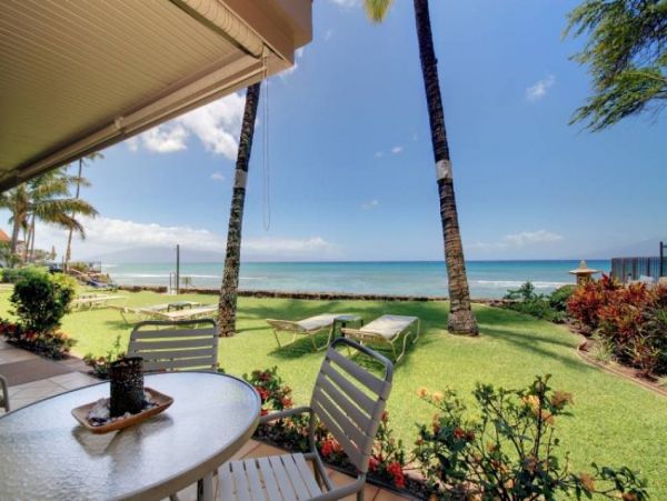 Oceanfront Two Bedroom Lahaina Vacation Condo Sleeps 6