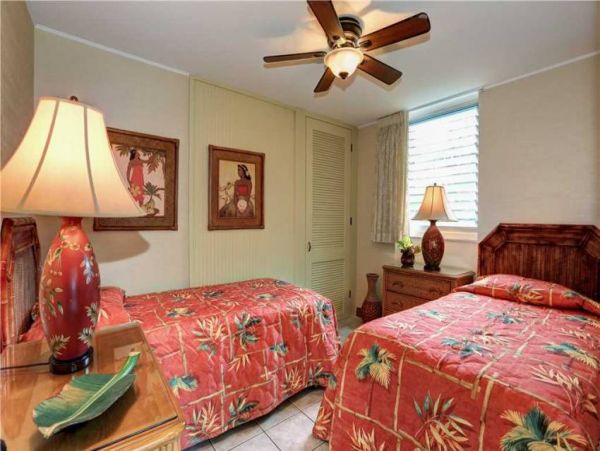 Oceanfront Two Bedroom Lahaina Vacation Condo Sleeps 6