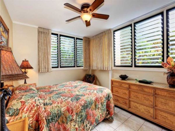 Oceanfront Two Bedroom Lahaina Vacation Condo Sleeps 6