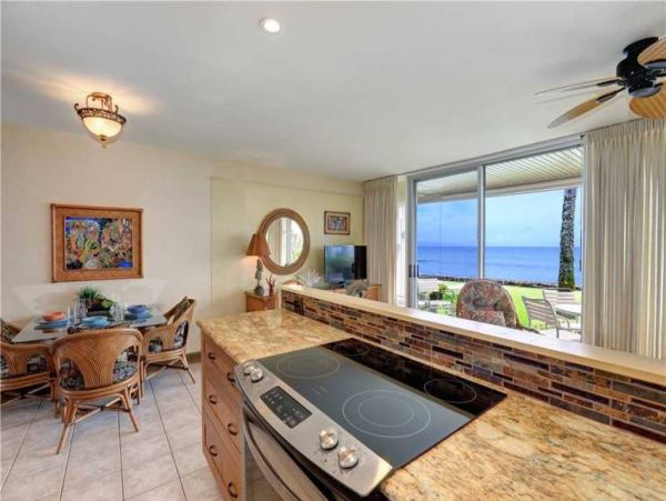 Oceanfront Two Bedroom Lahaina Vacation Condo Sleeps 6