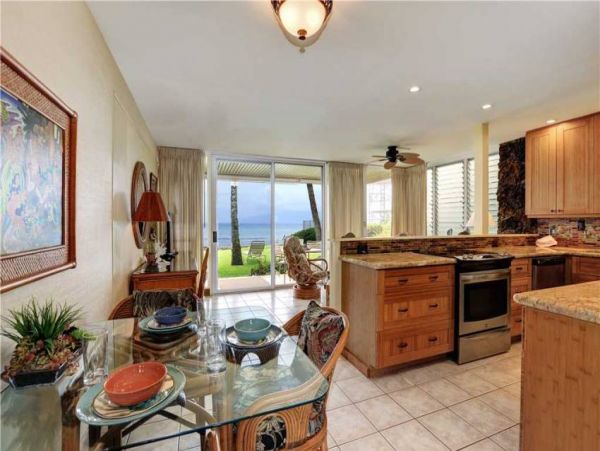 Oceanfront Two Bedroom Lahaina Vacation Condo Sleeps 6