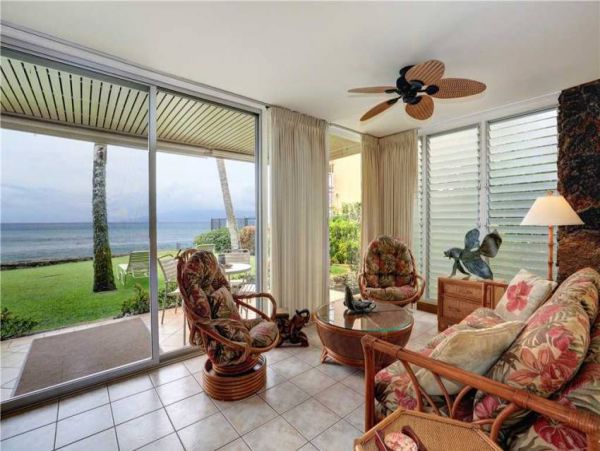 Oceanfront Two Bedroom Lahaina Vacation Condo Sleeps 6