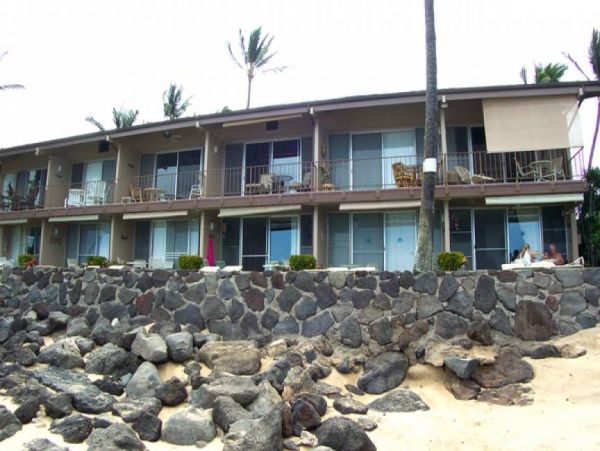 Oceanfront Two Bedroom Lahaina Vacation Condo Sleeps 6