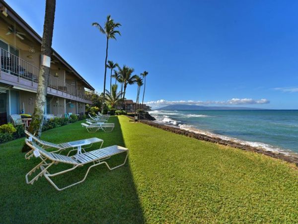 Oceanfront Two Bedroom Lahaina Vacation Condo Sleeps 6