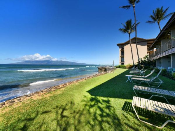 Oceanfront Two Bedroom Lahaina Vacation Condo Sleeps 6