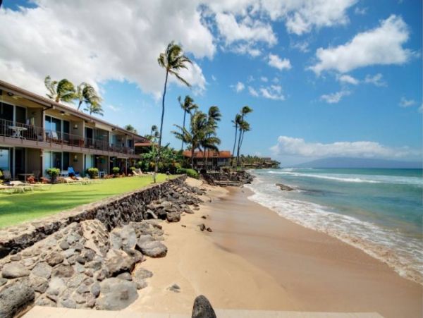 Oceanfront Two Bedroom Lahaina Vacation Condo Sleeps 6
