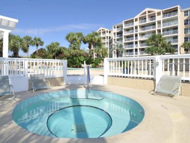 Destin Two Bedroom Bay View Vacation Condo Walk to Beach