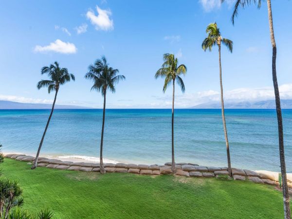 Oceanfront One Bedroom Vacation Condo in Kahana
