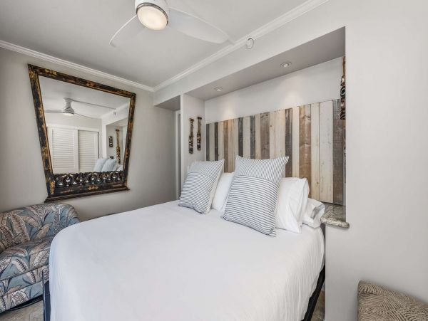 Oceanfront One Bedroom Vacation Condo in Kahana