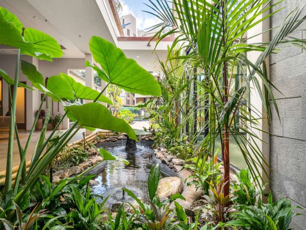 Oceanfront One Bedroom Vacation Condo in Kahana