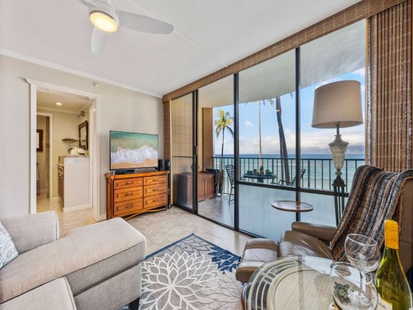 Oceanfront One Bedroom Vacation Condo in Kahana