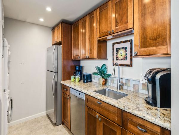 Oceanfront One Bedroom Vacation Condo in Kahana