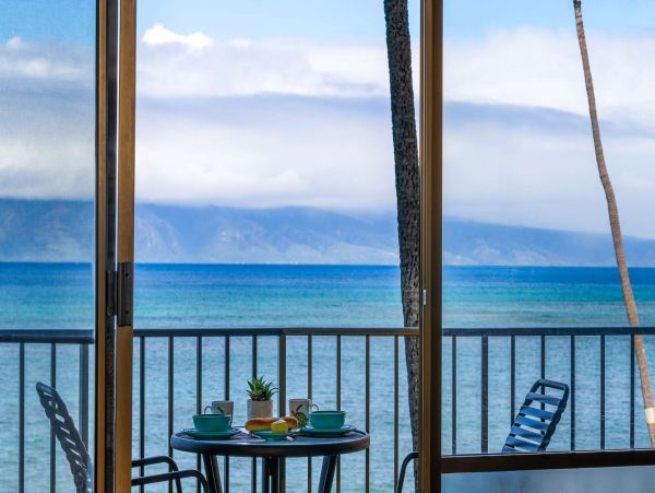 Oceanfront One Bedroom Vacation Condo in Kahana