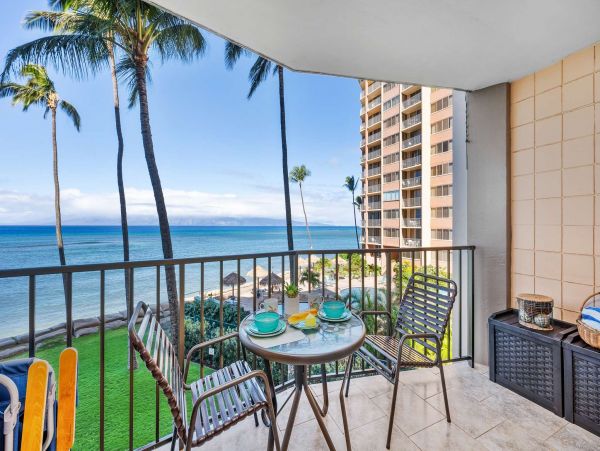 Oceanfront One Bedroom Vacation Condo in Kahana