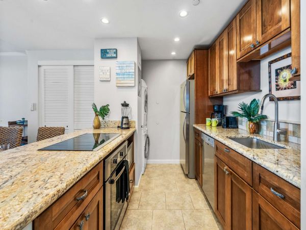 Oceanfront One Bedroom Vacation Condo in Kahana