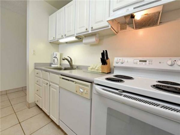 Lahaina Vacation Condo Two Bedrooms