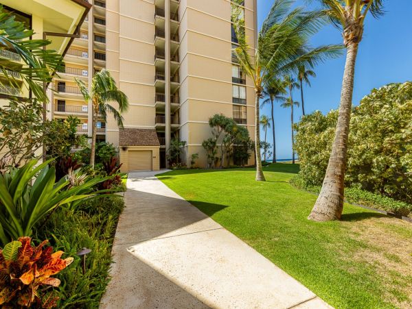 Wake to the Views of The Pacific Ocean from Your Bed!!