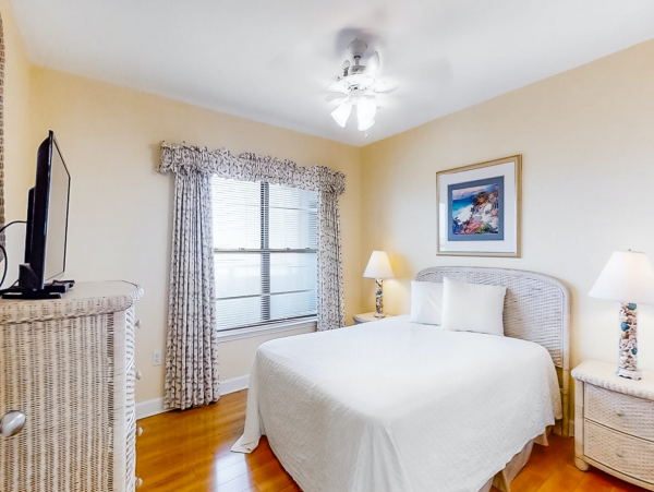 Okaloosa Direct Beachfront 2 Bedroom Condo - Amazing Views