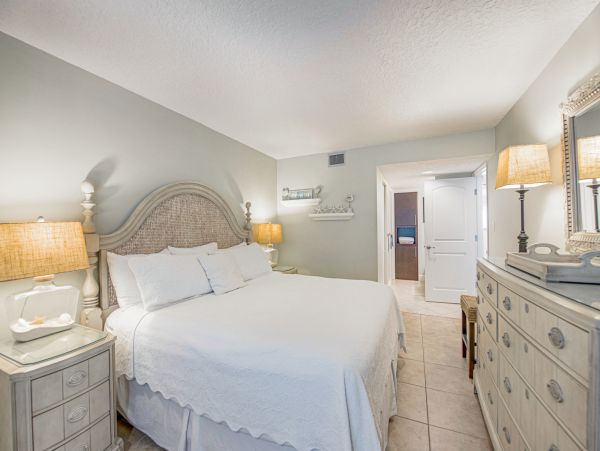 Bradenton Beach Beachfront Condo Rental - Anna Maria Island Vacation Home