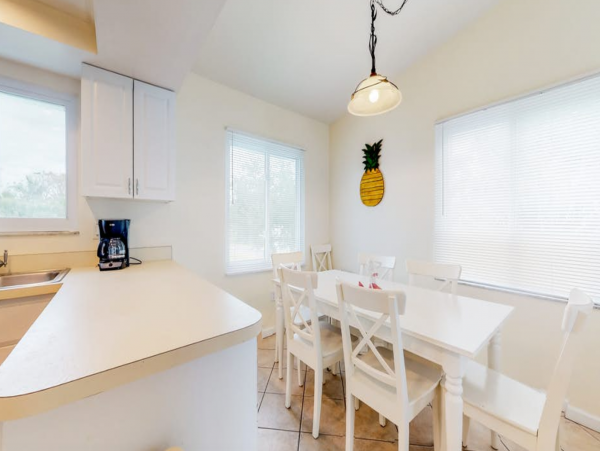 Holmes Beach Duplex Walk to Beach & Pet Friendly