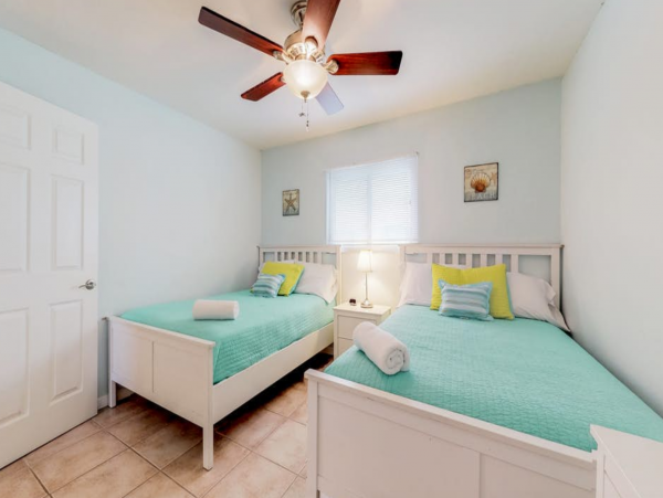 Holmes Beach Duplex Walk to Beach & Pet Friendly