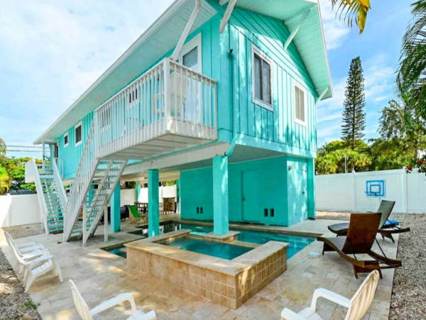 Holmes Beach Duplex Walk to Beach & Pet Friendly