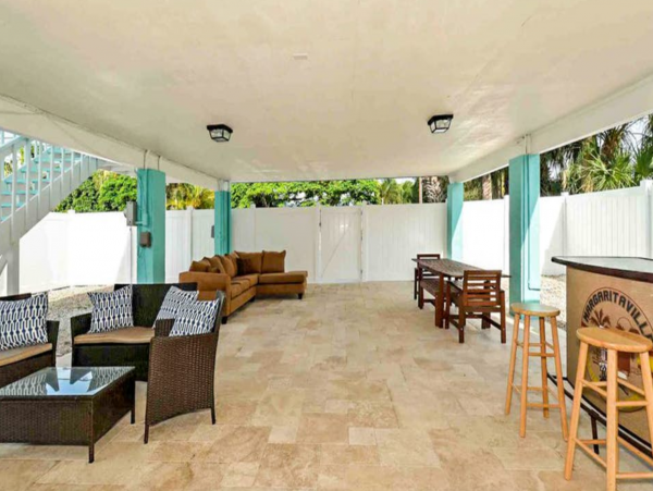 Holmes Beach Duplex Walk to Beach & Pet Friendly