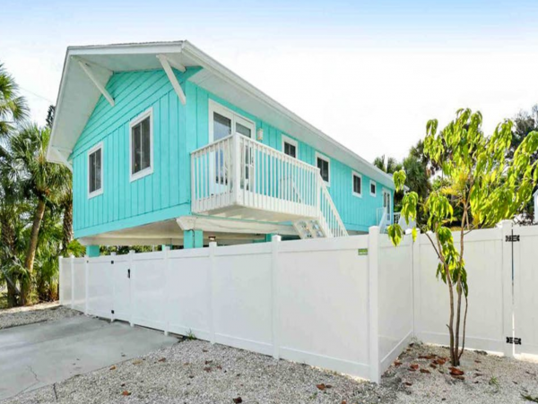 Holmes Beach Duplex Walk to Beach & Pet Friendly