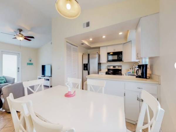 Holmes Beach Duplex Walk to Beach & Pet Friendly