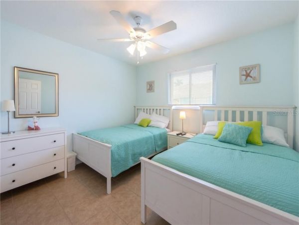 Holmes Beach Duplex Walk to Beach & Pet Friendly