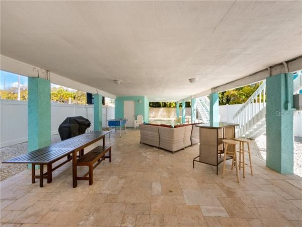 Holmes Beach Duplex Walk to Beach & Pet Friendly