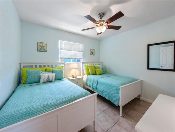 Holmes Beach Duplex Walk to Beach & Pet Friendly