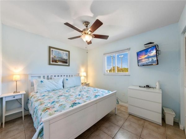 Holmes Beach Duplex Walk to Beach & Pet Friendly