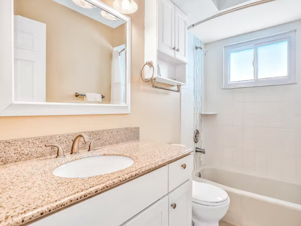 Holmes Beach Duplex Walk to Beach & Pet Friendly