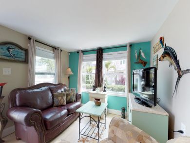 A Cozy Bayside Cottage a Short Stroll from Beach