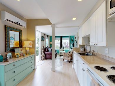 A Cozy Bayside Cottage a Short Stroll from Beach