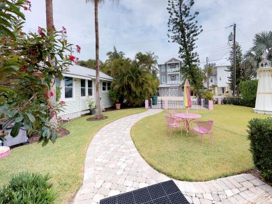 A Cozy Bayside Cottage a Short Stroll from Beach
