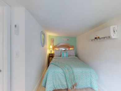 A Cozy Bayside Cottage a Short Stroll from Beach