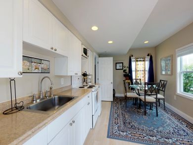 A Cozy Bayside Cottage a Short Stroll from Beach